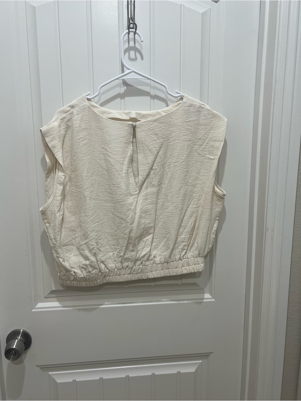 a new day Cream Cropped Textured Tank Top - Picture 2 of 3